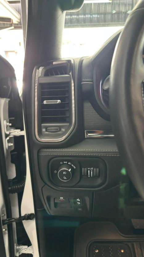 RAM 1500 5.7 V8 LIIMITED CABINE DUPLA 4X4 AUTOM�TICO, Foto 10