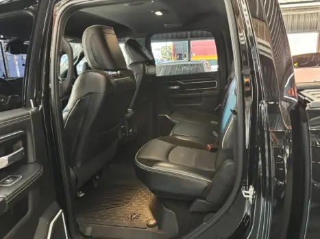 RAM 2500 6.7 I6 24V SLT CABINE DUPLA TURBO DIESEL NIGHT EDITION 4X4 AUTOM�TICO, Foto 17
