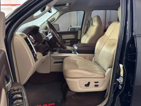 RAM 2500 6.7 I6 24V SLT CABINE DUPLA TURBO DIESEL LARAMIE 4X4 AUTOMÁTICO, Foto 2