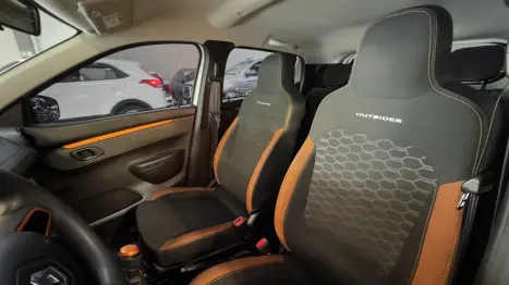 RENAULT Kwid 1.0 12V 4P SCE FLEX OUTSIDER, Foto 11