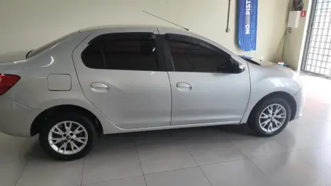 RENAULT Logan 1.6 4P FLEX EXPRESSION, Foto 1 RENAULT Logan 1.6 4P FLEX EXPRESSION, Foto 1