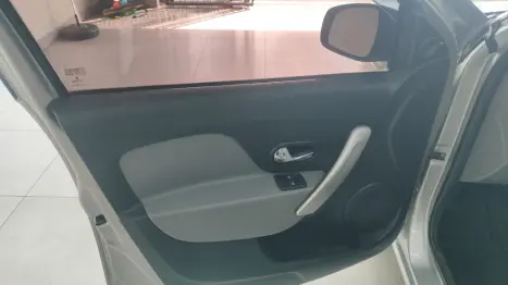 RENAULT Logan 1.6 4P FLEX EXPRESSION, Foto 3 RENAULT Logan 1.6 4P FLEX EXPRESSION, Foto 3