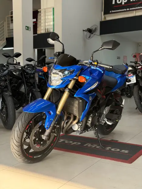 SUZUKI GSR 750 , Foto 6