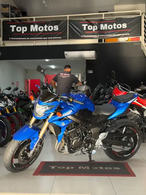 SUZUKI GSR 750 , Foto 7