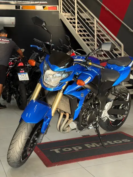 SUZUKI GSR 750 , Foto 8