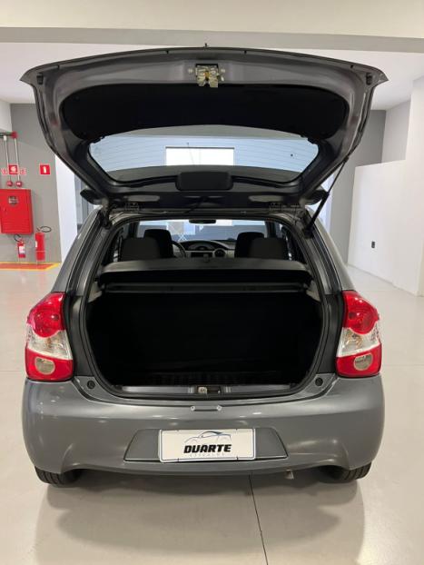 TOYOTA Etios Hatch 1.3 16V 4P FLEX X, Foto 8