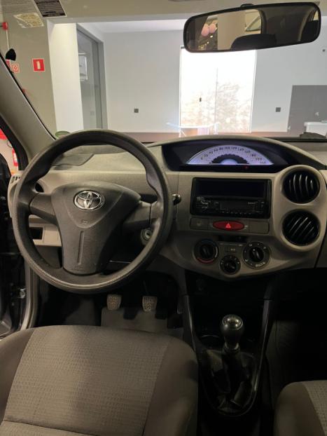TOYOTA Etios Hatch 1.3 16V 4P FLEX X, Foto 9
