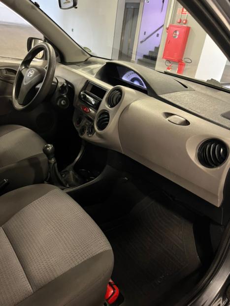 TOYOTA Etios Hatch 1.3 16V 4P FLEX X, Foto 11