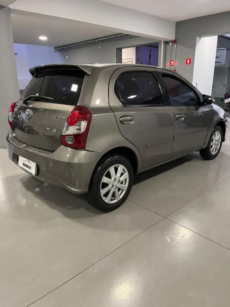 TOYOTA Etios Hatch 1.5 16V 4P FLEX X PLUS AUTOMTICO, Foto 4