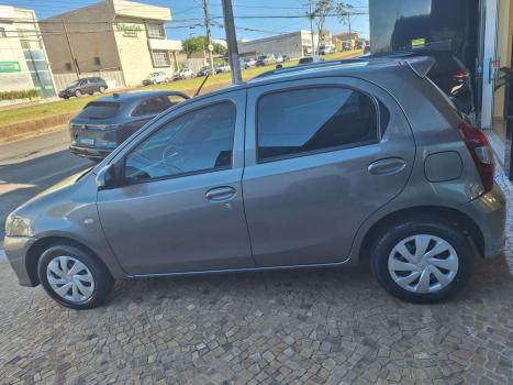TOYOTA Etios Hatch 1.3 16V 4P FLEX X, Foto 2