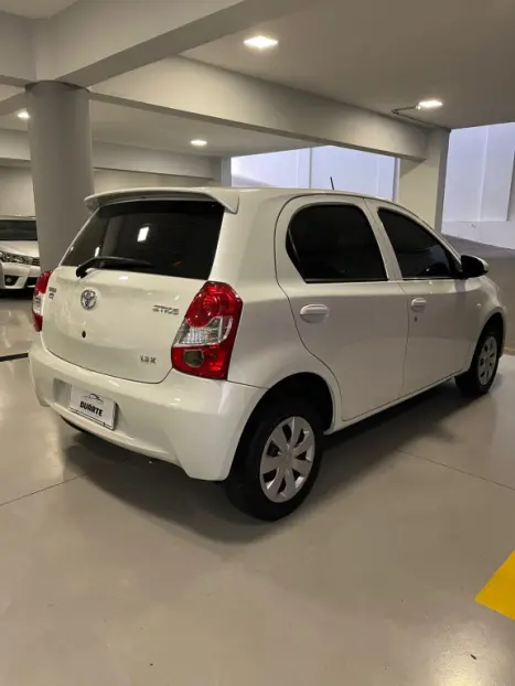 TOYOTA Etios Hatch 1.3 16V 4P FLEX X, Foto 5