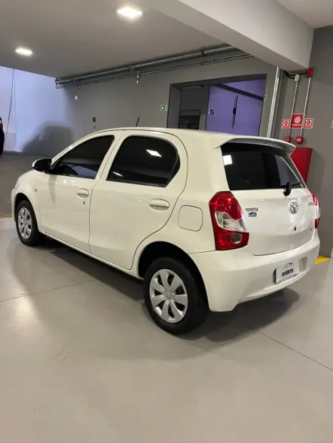 TOYOTA Etios Hatch 1.3 16V 4P FLEX X, Foto 6