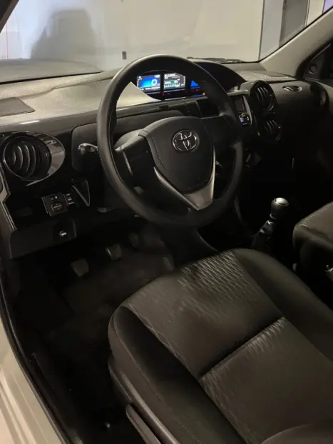 TOYOTA Etios Hatch 1.3 16V 4P FLEX X, Foto 8