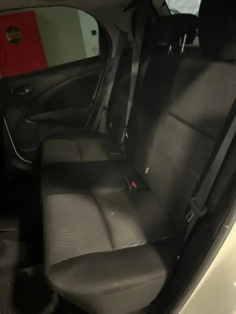 TOYOTA Etios Hatch 1.3 16V 4P FLEX X, Foto 10