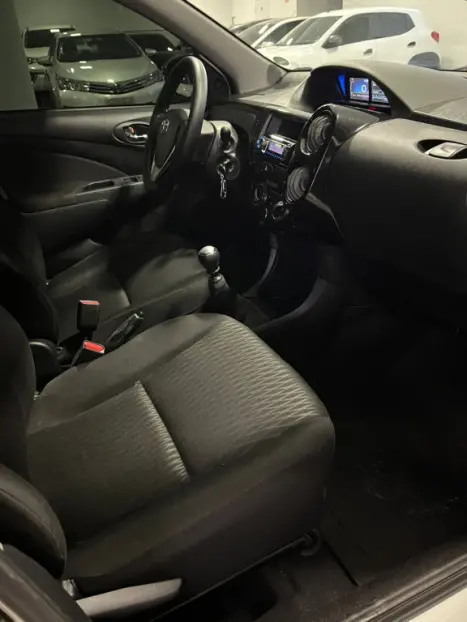TOYOTA Etios Hatch 1.3 16V 4P FLEX X, Foto 17