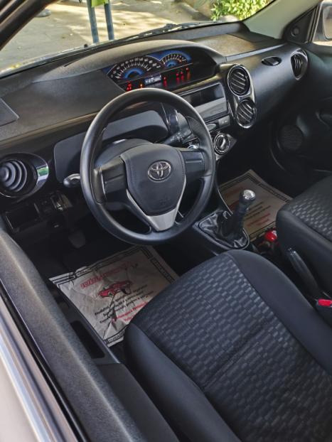 TOYOTA Etios Hatch 1.3 16V 4P FLEX X, Foto 6