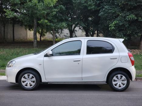 TOYOTA Etios Hatch 1.3 16V 4P FLEX X, Foto 2