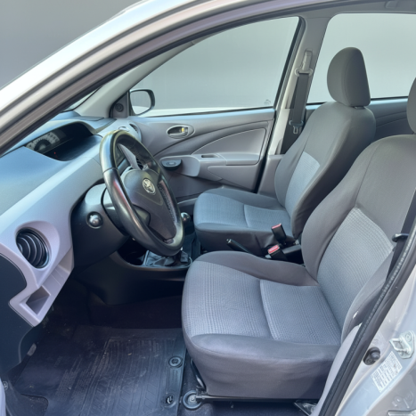 TOYOTA Etios Hatch 1.3 16V 4P FLEX X, Foto 10