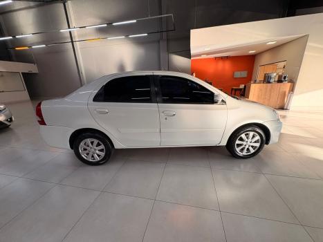 TOYOTA Etios Hatch 1.5 16V 4P FLEX XLS AUTOM�TICO, Foto 17