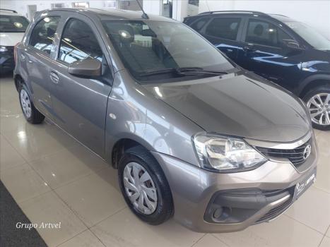 TOYOTA Etios Hatch 1.3 16V 4P FLEX X AUTOM�TICO, Foto 2