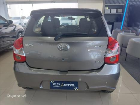 TOYOTA Etios Hatch 1.3 16V 4P FLEX X AUTOM�TICO, Foto 4