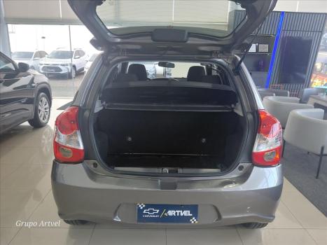 TOYOTA Etios Hatch 1.3 16V 4P FLEX X AUTOM�TICO, Foto 5