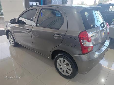 TOYOTA Etios Hatch 1.3 16V 4P FLEX X AUTOM�TICO, Foto 6