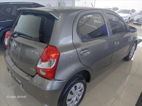 TOYOTA Etios Hatch 1.3 16V 4P FLEX X AUTOM�TICO, Foto 7