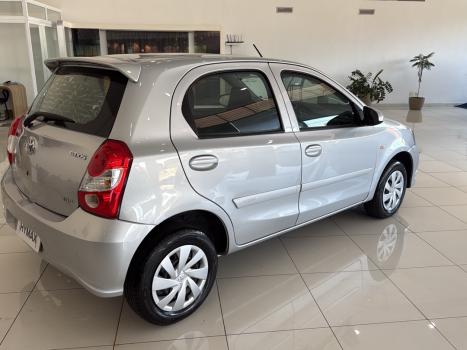 TOYOTA Etios Hatch 1.3 16V 4P FLEX X, Foto 5