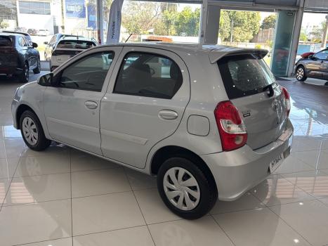 TOYOTA Etios Hatch 1.3 16V 4P FLEX X, Foto 6