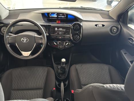TOYOTA Etios Hatch 1.3 16V 4P FLEX X, Foto 8