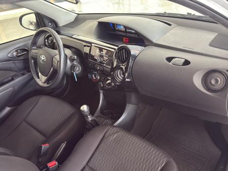 TOYOTA Etios Hatch 1.3 16V 4P FLEX X, Foto 9