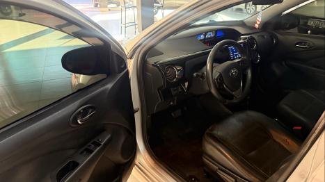 TOYOTA Etios Hatch 1.5 16V 4P FLEX PLATINUM AUTOM�TICO, Foto 13