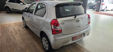 TOYOTA Etios Hatch 1.3 16V 4P FLEX X, Foto 2