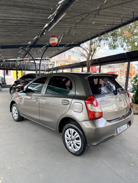 TOYOTA Etios Hatch 1.3 16V 4P FLEX X, Foto 5