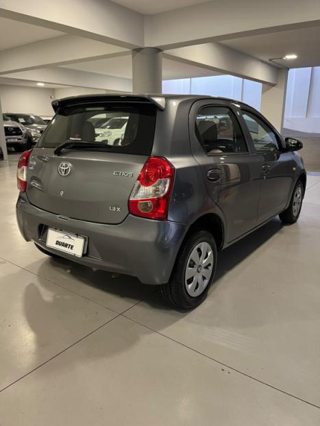 TOYOTA Etios Hatch 1.3 16V 4P FLEX X, Foto 4