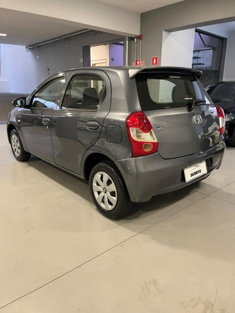 TOYOTA Etios Hatch 1.3 16V 4P FLEX X, Foto 6