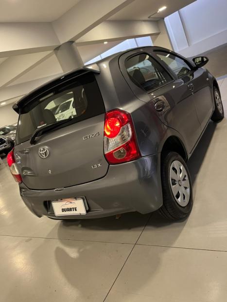 TOYOTA Etios Hatch 1.3 16V 4P FLEX X, Foto 8