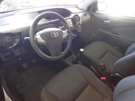 TOYOTA Etios Hatch 1.3 16V 4P FLEX X, Foto 3