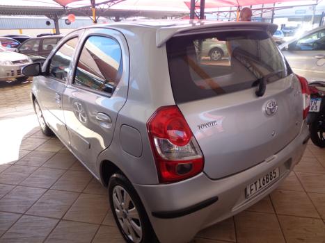 TOYOTA Etios Hatch 1.3 16V 4P FLEX X, Foto 4