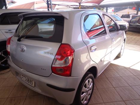 TOYOTA Etios Hatch 1.3 16V 4P FLEX X, Foto 5