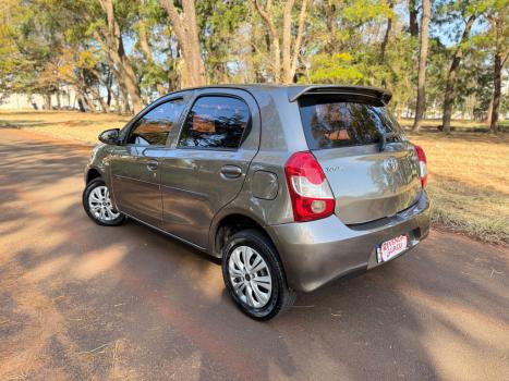 TOYOTA Etios Hatch 1.5 16V 4P FLEX XS AUTOM�TICO, Foto 9