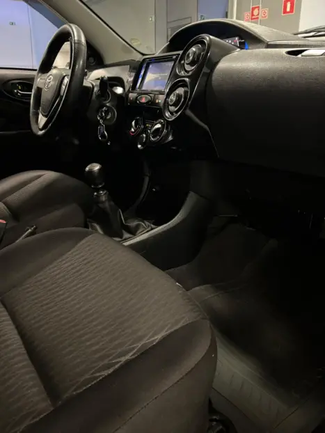 TOYOTA Etios Hatch 1.3 16V 4P FLEX X, Foto 16