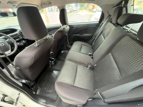 TOYOTA Etios Hatch 1.5 16V 4P FLEX XS AUTOMÁTICO, Foto 9