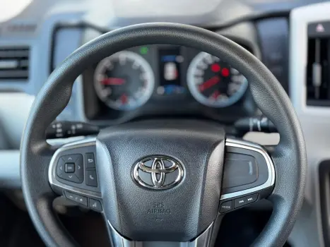 TOYOTA Hiace 2.8 D-4D TURBO DIESEL MINIBUS 15+1 DX AUTOMÁTICO, Foto 10