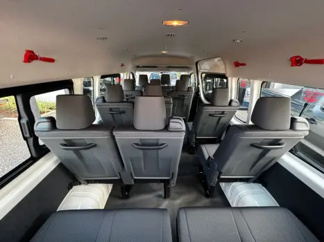 TOYOTA Hiace 2.8 D-4D TURBO DIESEL MINIBUS 15+1 DX AUTOMÁTICO, Foto 18