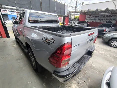 TOYOTA Hilux Caminhonete 2.8 16V SRX 4X4 TURBO DIESEL CABINE DUPLA AUTOM�TICO, Foto 3
