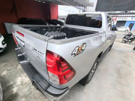 TOYOTA Hilux Caminhonete 2.8 16V SRX 4X4 TURBO DIESEL CABINE DUPLA AUTOM�TICO, Foto 4