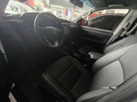 TOYOTA Hilux Caminhonete 2.8 4P SRS 4X4 DIESEL CABINE DUPLA, Foto 3