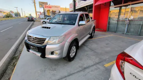 TOYOTA Hilux Caminhonete 3.0 4P 4X4 SRV TURBO DIESEL CABINE DUPLA, Foto 2 TOYOTA Hilux Caminhonete 3.0 4P 4X4 SRV TURBO DIESEL CABINE DUPLA, Foto 2